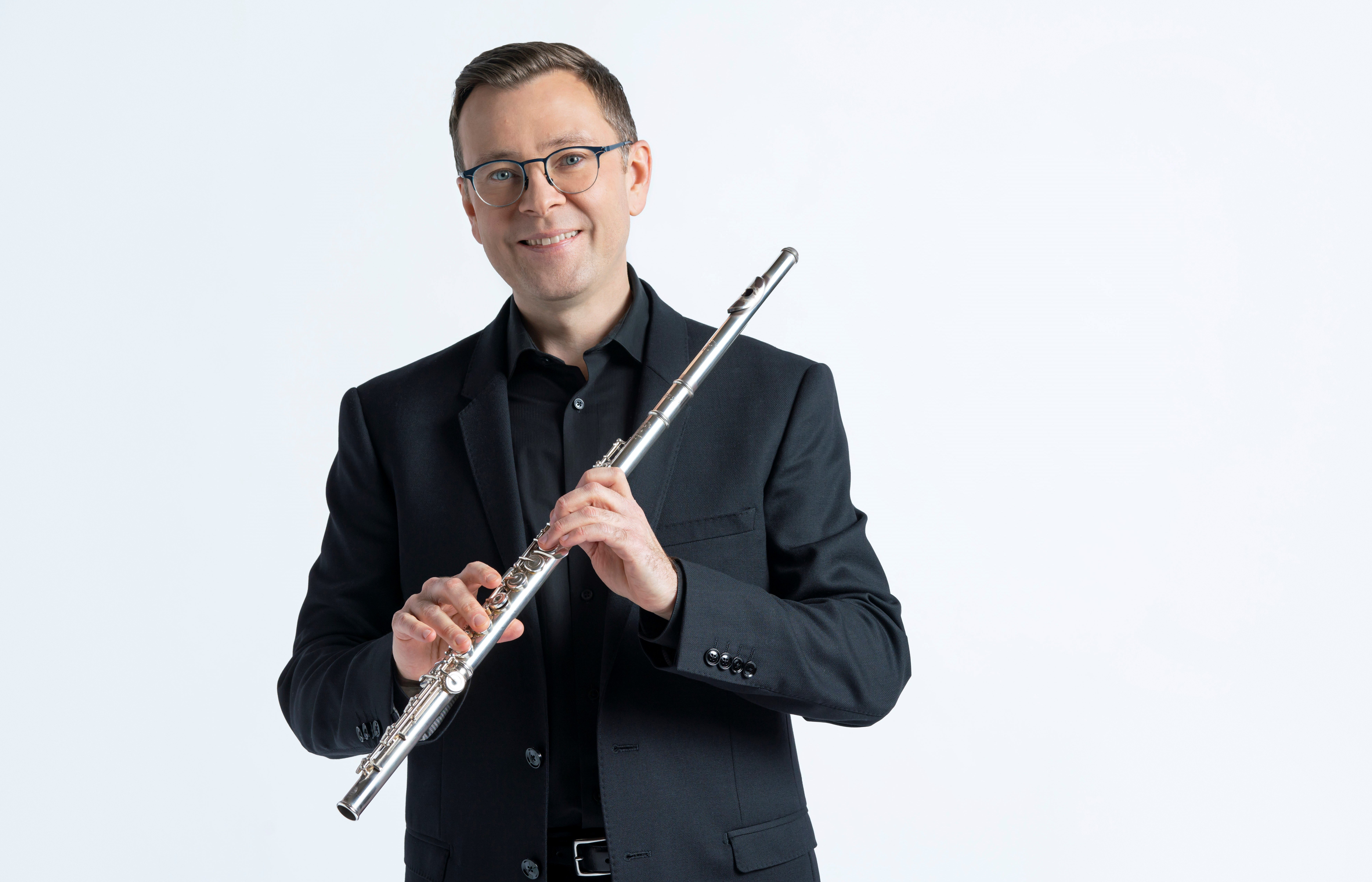 Mann mit Flöte